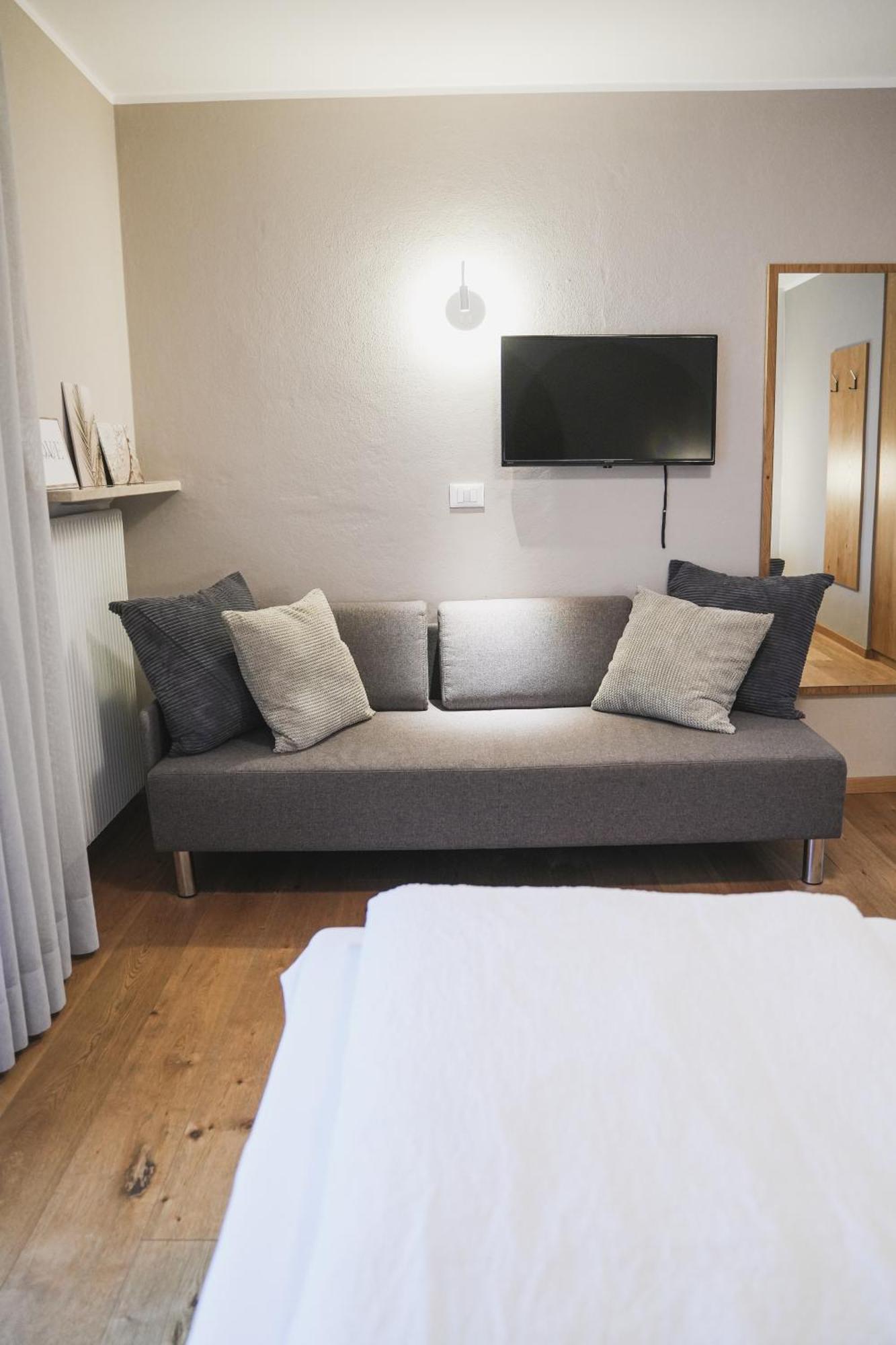 Haus Artus Aparthotel Schenna Exterior photo